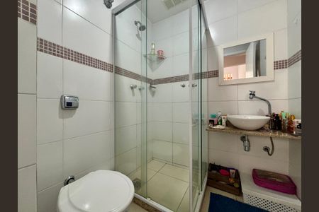 Apartamento à venda com 100m², 2 quartos e sem vagaBanheiro social