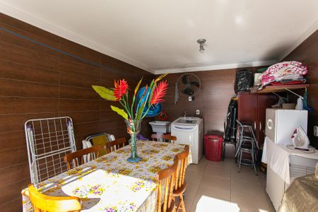 Casa à venda com 185m², 3 quartos e 4 vagas Casa à venda com 185m², 3 quartos e 4 vagasQuintal