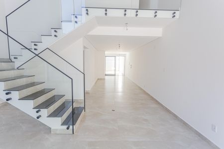 Casa à venda com 155m², 4 quartos e 2 vagasSala