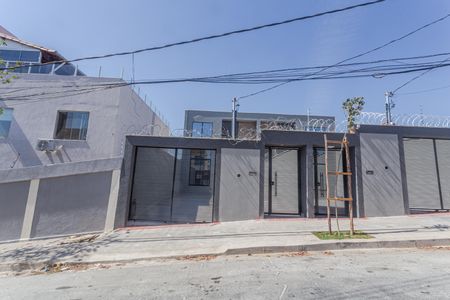 Casa à venda com 155m², 4 quartos e 2 vagasFachada