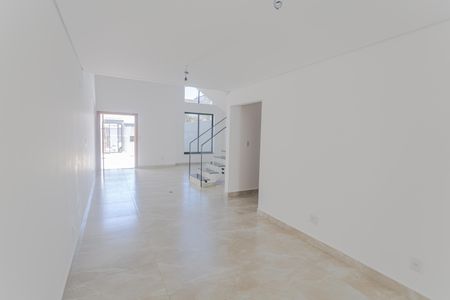 Sala de casa à venda com 4 quartos, 155m² em Fernão Dias, Belo Horizonte