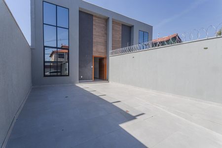 Casa à venda com 155m², 4 quartos e 2 vagasGaragem/Entrada