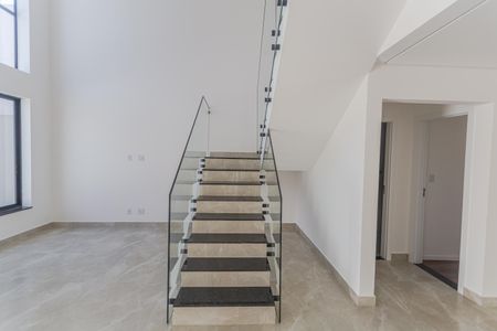 Casa à venda com 155m², 4 quartos e 2 vagasEscada de Acesso