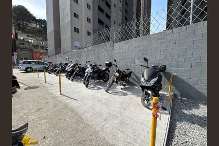 Apartamento para alugar com 76m², 2 quartos e sem vagaEstacionamento para motos