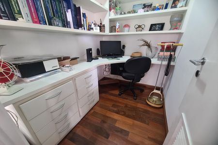 Apartamento à venda com 132m², 3 quartos e 2 vagasEscritório