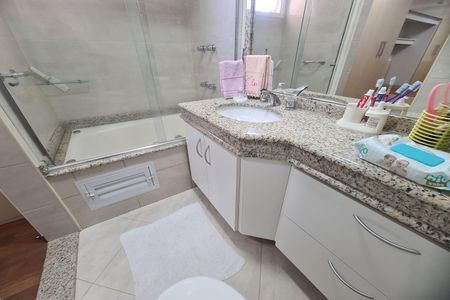 Apartamento à venda com 132m², 3 quartos e 2 vagasBanheiro da Suíte 1