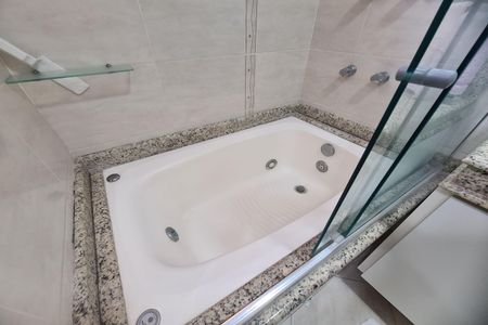 Apartamento à venda com 132m², 3 quartos e 2 vagasBanheiro da Suíte 1