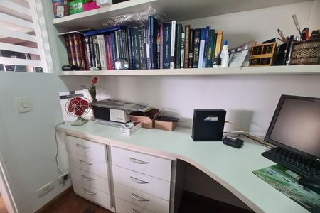 Apartamento à venda com 132m², 3 quartos e 2 vagasEscritório