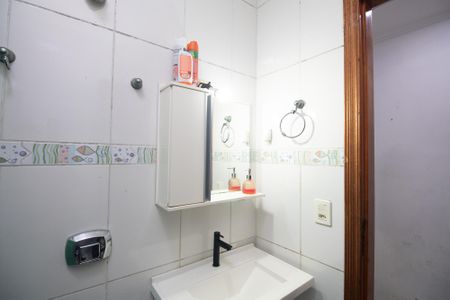 Casa à venda com 200m², 4 quartos e 1 vaga Casa à venda com 200m², 4 quartos e 1 vagaCasa 2 - Banheiro social