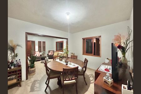 Casa à venda com 90m², 4 quartos e 3 vagas Casa à venda com 90m², 4 quartos e 3 vagasSala