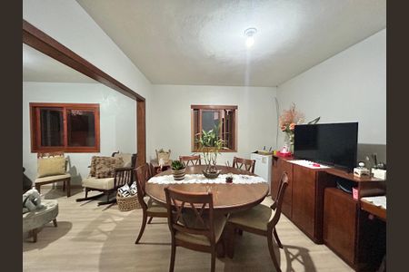 Casa à venda com 90m², 4 quartos e 3 vagas Casa à venda com 90m², 4 quartos e 3 vagasSala