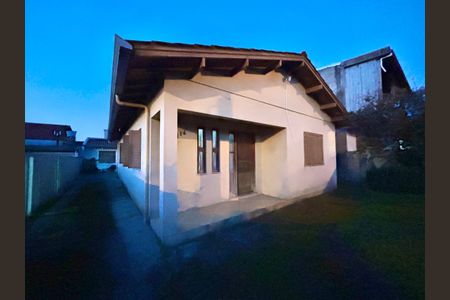 Casa à venda com 90m², 4 quartos e 3 vagas Casa à venda com 90m², 4 quartos e 3 vagasFachada