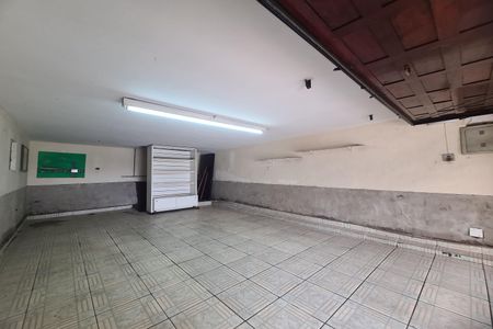 Casa para alugar com 400m², 2 quartos e 4 vagas Casa para alugar com 400m², 2 quartos e 4 vagasGaragem