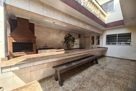 Casa para alugar com 400m², 2 quartos e 4 vagas Casa para alugar com 400m², 2 quartos e 4 vagasQuintal