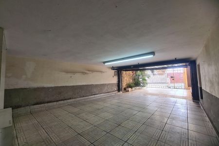 Casa para alugar com 400m², 2 quartos e 4 vagas Casa para alugar com 400m², 2 quartos e 4 vagasGaragem
