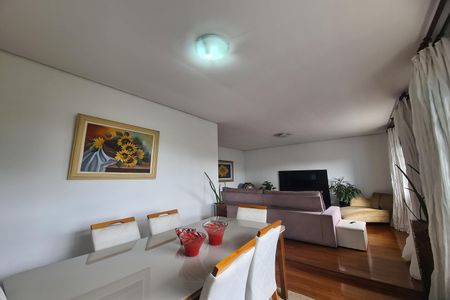 Casa para alugar com 400m², 2 quartos e 4 vagas Casa para alugar com 400m², 2 quartos e 4 vagasSala