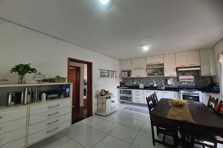 Casa para alugar com 400m², 2 quartos e 4 vagas Casa para alugar com 400m², 2 quartos e 4 vagasCozinha