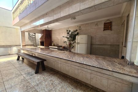 Casa para alugar com 400m², 2 quartos e 4 vagas Casa para alugar com 400m², 2 quartos e 4 vagasQuintal