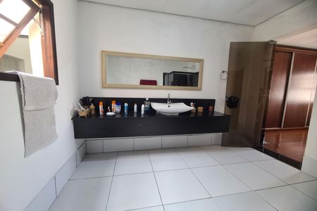 Casa para alugar com 400m², 2 quartos e 4 vagas Casa para alugar com 400m², 2 quartos e 4 vagasBanheiro da Suíte 1