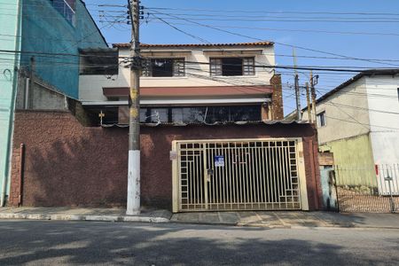 Casa para alugar com 400m², 2 quartos e 4 vagas Casa para alugar com 400m², 2 quartos e 4 vagasFachada