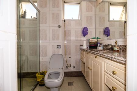 Apartamento à venda com 220m², 2 quartos e 2 vagas Apartamento à venda com 220m², 2 quartos e 2 vagasBanheiro da Suíte