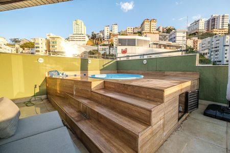 Apartamento à venda com 220m², 2 quartos e 2 vagas Apartamento à venda com 220m², 2 quartos e 2 vagasTerraço