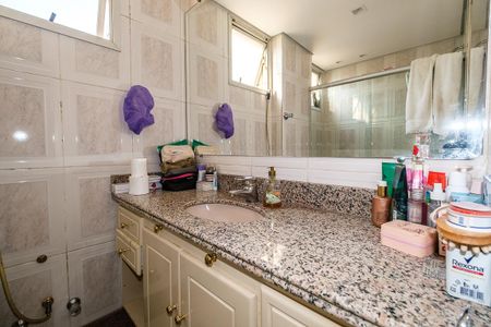 Apartamento à venda com 220m², 2 quartos e 2 vagas Apartamento à venda com 220m², 2 quartos e 2 vagasBanheiro da Suíte