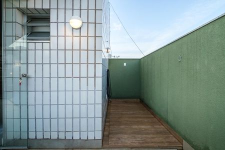 Apartamento à venda com 220m², 2 quartos e 2 vagas Apartamento à venda com 220m², 2 quartos e 2 vagasTerraço