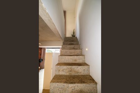 Apartamento à venda com 220m², 2 quartos e 2 vagas Apartamento à venda com 220m², 2 quartos e 2 vagasEscadas