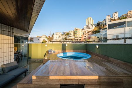 Apartamento à venda com 220m², 2 quartos e 2 vagas Apartamento à venda com 220m², 2 quartos e 2 vagasTerraço