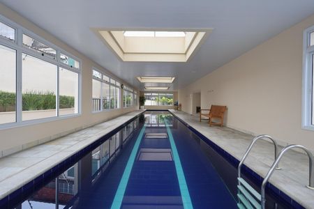 Apartamento à venda com 92m², 3 quartos e 2 vagas Apartamento à venda com 92m², 3 quartos e 2 vagasÁrea comum - Piscina coberta