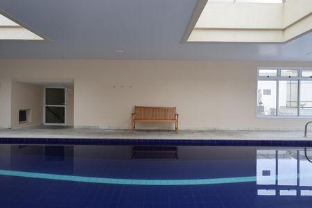Apartamento à venda com 92m², 3 quartos e 2 vagas Apartamento à venda com 92m², 3 quartos e 2 vagasÁrea comum - Piscina coberta