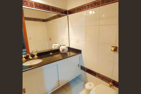 Apartamento à venda com 160m², 3 quartos e 3 vagas Apartamento à venda com 160m², 3 quartos e 3 vagasBanheiro