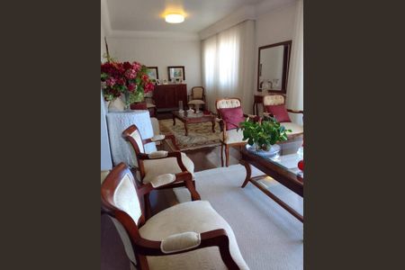 Apartamento à venda com 160m², 3 quartos e 3 vagas Apartamento à venda com 160m², 3 quartos e 3 vagasSala de Estar