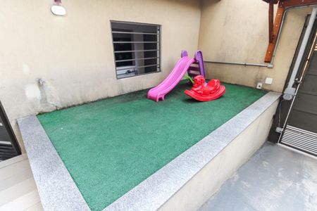 Casa de condomínio à venda com 62m², 2 quartos e 1 vaga Casa de condomínio à venda com 62m², 2 quartos e 1 vagaÁrea Comum - Playground