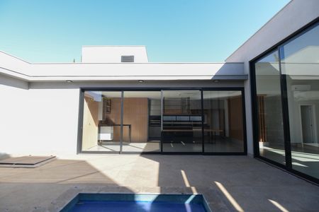 Casa de condomínio para alugar com 490m², 3 quartos e 2 vagas Casa de condomínio para alugar com 490m², 3 quartos e 2 vagasÁrea Externa