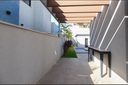 Casa de condomínio para alugar com 490m², 3 quartos e 2 vagas Casa de condomínio para alugar com 490m², 3 quartos e 2 vagasÁrea Externa