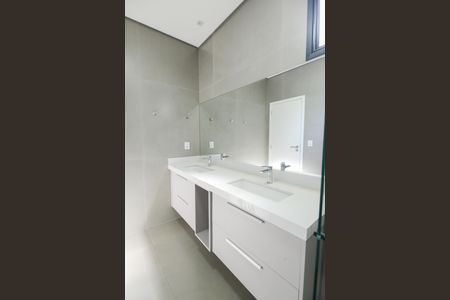 Casa de condomínio para alugar com 490m², 3 quartos e 2 vagas Casa de condomínio para alugar com 490m², 3 quartos e 2 vagasBanheiro da Suíte 3