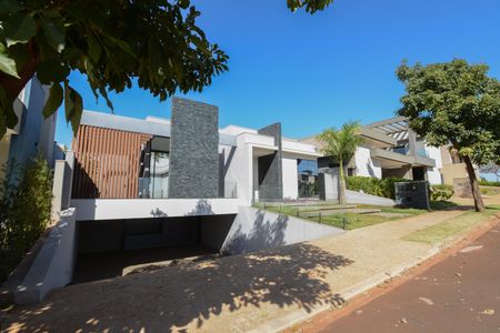 Casa de condomínio para alugar com 490m², 3 quartos e 2 vagas Casa de condomínio para alugar com 490m², 3 quartos e 2 vagasFachada