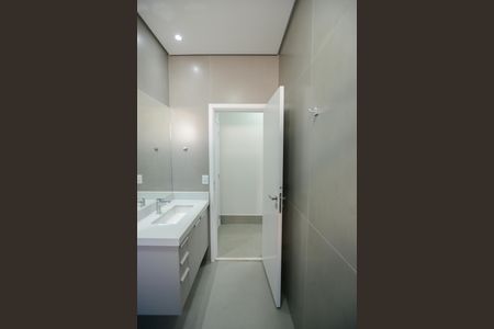 Casa de condomínio para alugar com 490m², 3 quartos e 2 vagas Casa de condomínio para alugar com 490m², 3 quartos e 2 vagasBanheiro da Suíte 2