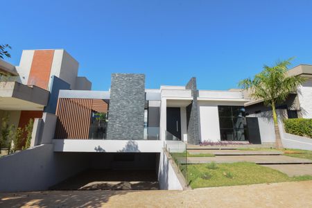 Casa de condomínio para alugar com 490m², 3 quartos e 2 vagas Casa de condomínio para alugar com 490m², 3 quartos e 2 vagasFachada