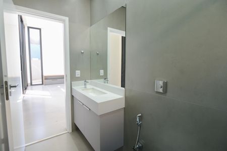 Casa de condomínio para alugar com 490m², 3 quartos e 2 vagas Casa de condomínio para alugar com 490m², 3 quartos e 2 vagasBanheiro 1