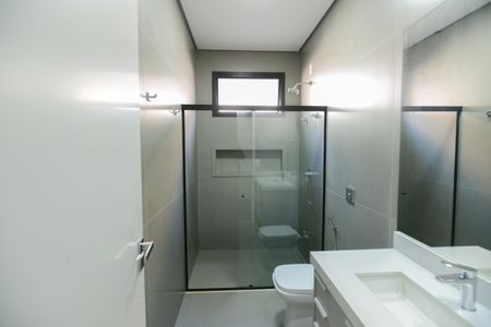 Casa de condomínio para alugar com 490m², 3 quartos e 2 vagas Casa de condomínio para alugar com 490m², 3 quartos e 2 vagasBanheiro da Suíte 2