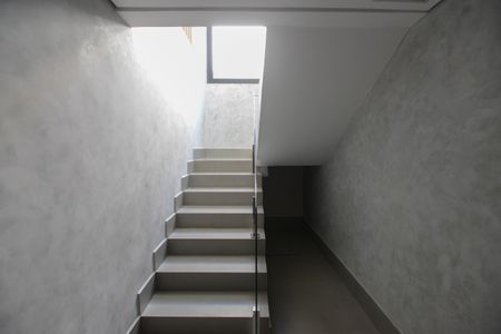 Casa de condomínio para alugar com 490m², 3 quartos e 2 vagas Casa de condomínio para alugar com 490m², 3 quartos e 2 vagasEscada - Garagem