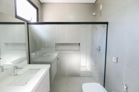 Casa de condomínio para alugar com 490m², 3 quartos e 2 vagas Casa de condomínio para alugar com 490m², 3 quartos e 2 vagasBanheiro da Suíte 3