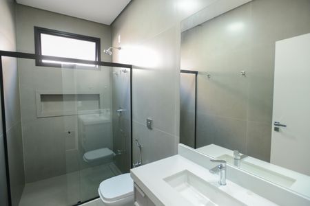 Casa de condomínio para alugar com 490m², 3 quartos e 2 vagas Casa de condomínio para alugar com 490m², 3 quartos e 2 vagasBanheiro da Suíte 2