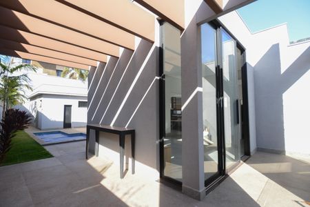 Casa de condomínio para alugar com 490m², 3 quartos e 2 vagas Casa de condomínio para alugar com 490m², 3 quartos e 2 vagasÁrea Externa