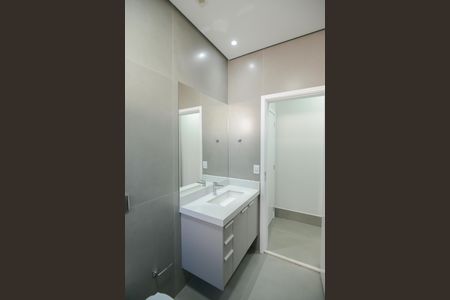 Casa de condomínio para alugar com 490m², 3 quartos e 2 vagas Casa de condomínio para alugar com 490m², 3 quartos e 2 vagasBanheiro da Suíte 2