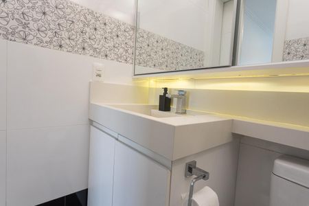 Banheiro suite de apartamento à venda com 3 quartos, 76m² em Jardim Itu, Porto Alegre