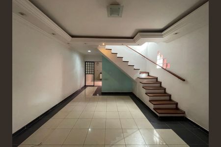 Sala de casa para alugar com 4 quartos, 136m² em Parque Ipe, São Paulo